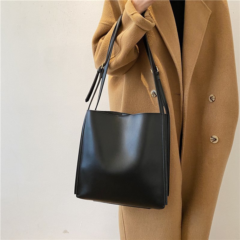 LUNA – PU Shoulder Bag